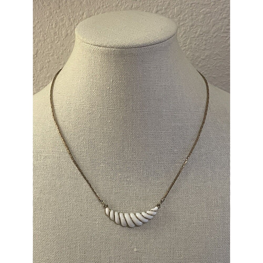 Vintage Avon Signed 1981 Gatsby Gold Tone Bar Link White Shell Bib Necklace